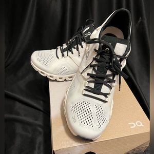 Cloud X
US 8.5
EUR 40
UK 6.5
White Black